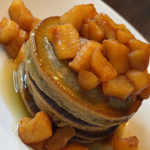 APPLE CINNAMON PANCAKES